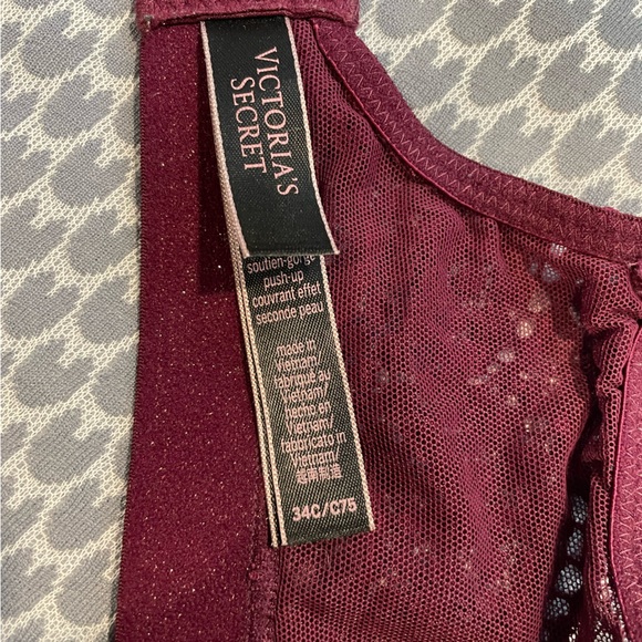 Victoria’s Secret 34C push-up bra - Picture 3 of 3